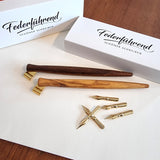 Oblique Federhalter CURVE Olive